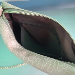 New womens gold chain crossbody purse
Super cute